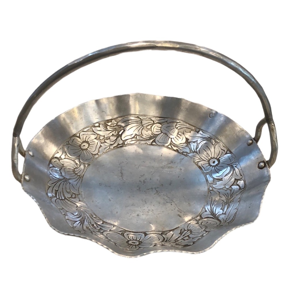 VINTAGE EMPC INTAGLIO DESIGN HAND FORGED ALUMINUM SERVING BASKET WITH HANDLE